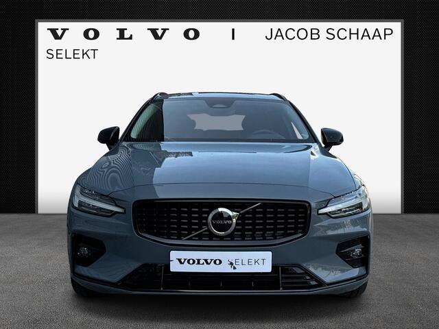 Volvo V60 2.0 B4 Plus Dark / Panoramadak / Lighting Pack / Trekhaak / Extra getint glas /