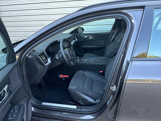 Volvo V60 B3 Essential Edition / Adaptieve cruise control / Intellisafe surround / Pack Climat /