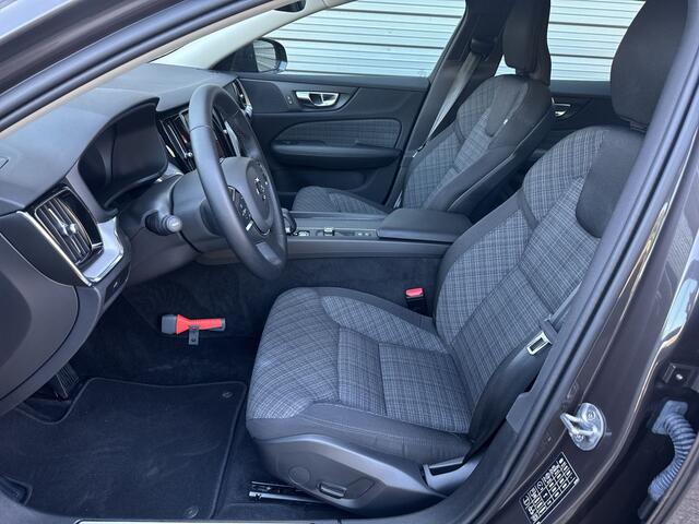 Volvo V60 B3 Essential Edition / Adaptieve cruise control / Intellisafe surround / Pack Climat /