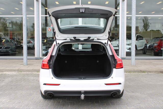 Volvo V60 B3 Momentum Advantage Trekhaak / BLIS / Achteruitrij Camera /
