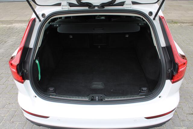 Volvo V60 B3 Momentum Advantage Trekhaak / BLIS / Achteruitrij Camera /