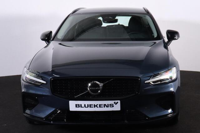 Volvo V60 B4 Plus Dark - IntelliSafe Assist & Surround - Parkeercamera achter - Verwarmde voorstoelen, stuur & achterbank - Parkeersensoren voor & achter - Elektr. bedienb. voorstoelen met geheugen - Draadloze tel. lader - Elektr. inklapbare trekhaak - 18' LMV