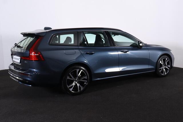 Volvo V60 B4 Plus Dark - IntelliSafe Assist & Surround - Parkeercamera achter - Verwarmde voorstoelen, stuur & achterbank - Parkeersensoren voor & achter - Elektr. bedienb. voorstoelen met geheugen - Draadloze tel. lader - Elektr. inklapbare trekhaak - 18' LMV