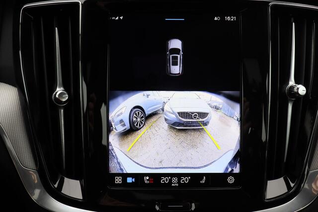 Volvo V60 B4 Plus Dark - IntelliSafe Assist & Surround - Parkeercamera achter - Verwarmde voorstoelen, stuur & achterbank - Parkeersensoren voor & achter - Elektr. bedienb. voorstoelen met geheugen - Draadloze tel. lader - Elektr. inklapbare trekhaak - 18' LMV