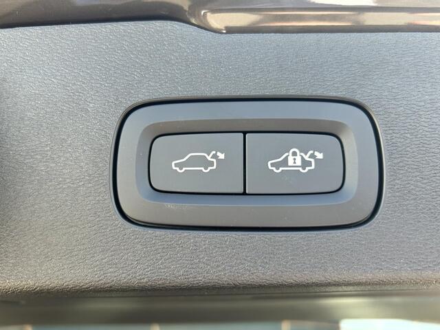 Volvo V60 T6 350PK Recharge AWD Core Bright / Long Range / Adaptive Cruise / BLIS / Verwarmbare Voorstoelen + Stuurwiel / 19" / Keyless /