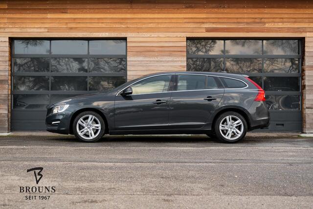 Volvo V60 1.5 T2 Momentum Aut. *Leder-Xenon-Standverwarming
