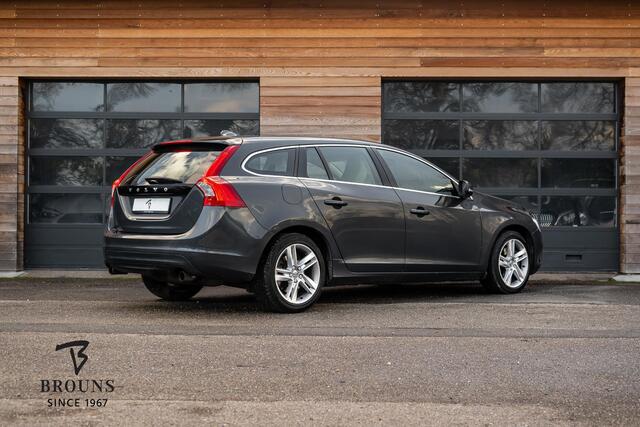 Volvo V60 1.5 T2 Momentum Aut. *Leder-Xenon-Standverwarming
