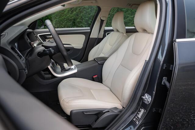 Volvo V60 1.5 T2 Momentum Aut. *Leder-Xenon-Standverwarming