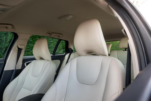 Volvo V60 1.5 T2 Momentum Aut. *Leder-Xenon-Standverwarming