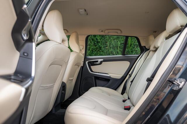 Volvo V60 1.5 T2 Momentum Aut. *Leder-Xenon-Standverwarming