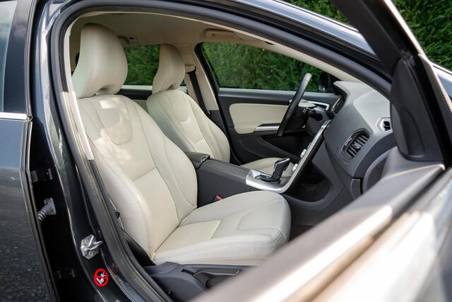 Volvo V60 1.5 T2 Momentum Aut. *Leder-Xenon-Standverwarming