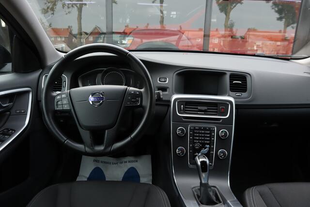 Volvo V60 Kinetic | Stoelverwarming | Lichtmetalen velgen | Navigatie | Verwarmde voorruit