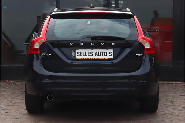 Volvo V60 Kinetic | Stoelverwarming | Lichtmetalen velgen | Navigatie | Verwarmde voorruit