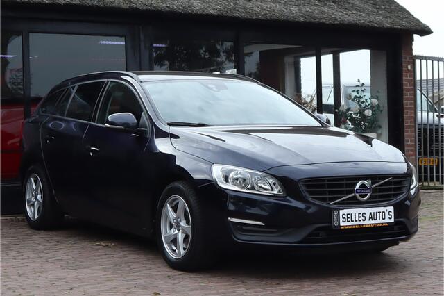 Volvo V60 Kinetic | Stoelverwarming | Lichtmetalen velgen | Navigatie | Verwarmde voorruit