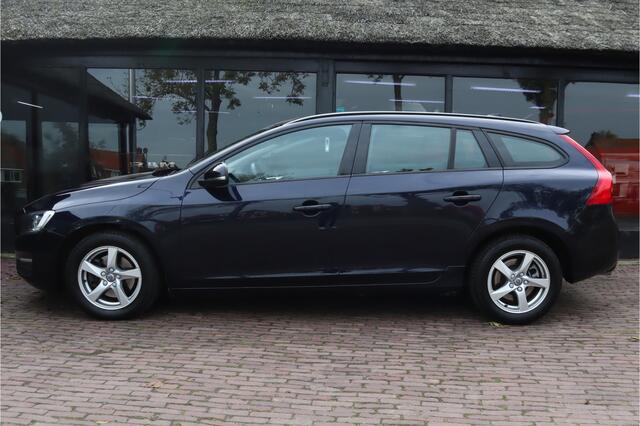 Volvo V60 Kinetic | Stoelverwarming | Lichtmetalen velgen | Navigatie | Verwarmde voorruit