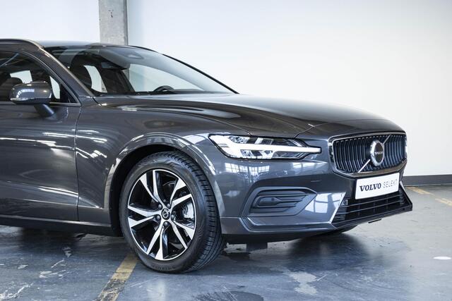 Volvo V60 B3 Automaat Essential Edition | BLIS | Adaptive Cruise control | Stuur- en stoelverwarming | Verwarmbare achterbank | Parkeersensoren voor + achter | Volvo on Call | Wegklapbare trekhaak
