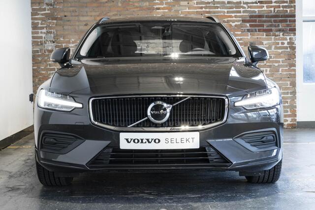 Volvo V60 B3 Automaat Essential Edition | BLIS | Adaptive Cruise control | Stuur- en stoelverwarming | Verwarmbare achterbank | Parkeersensoren voor + achter | Volvo on Call | Wegklapbare trekhaak