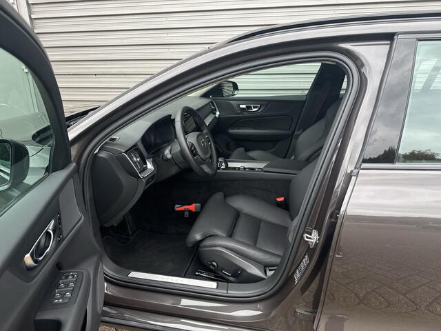 Volvo V60 B4 Plus Dark / Trekhaak semi elektrisch / 1800 kg trekgewicht / Lederen bekleding /