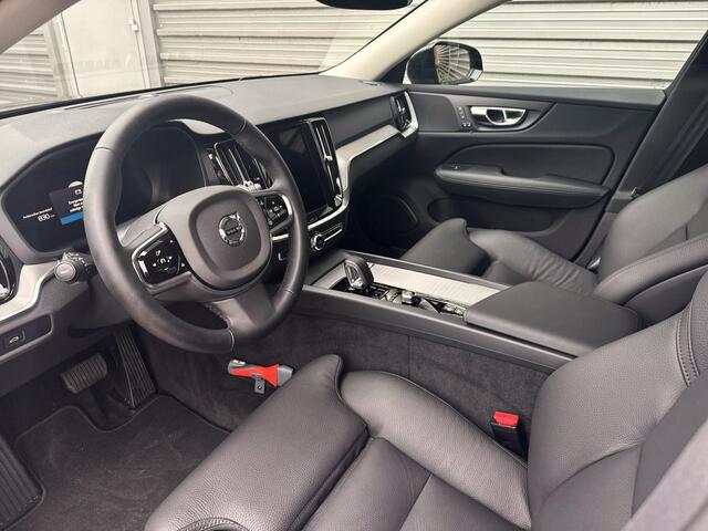 Volvo V60 B4 Plus Dark / Trekhaak semi elektrisch / 1800 kg trekgewicht / Lederen bekleding /
