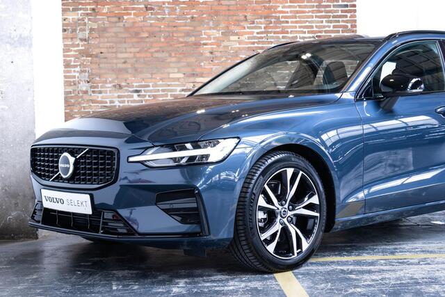 Volvo V60 B4 Automaat Plus Dark | Stoel- en stuurverwarming | Elektrische achterklep | Parkeercamera | Verwarmde achterbank | Wegklapbare trekhaak | Google infotainment