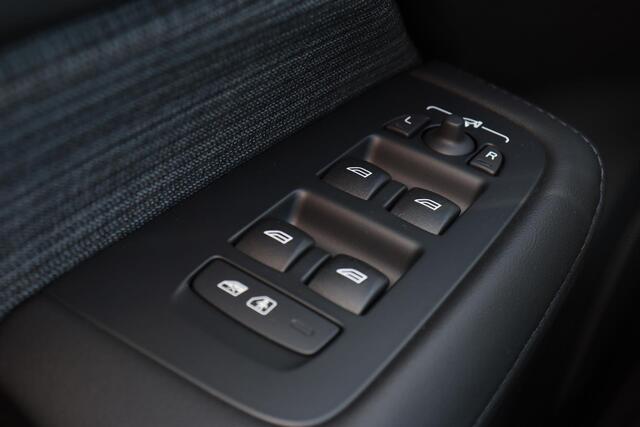 Volvo V60 - Intellisafe Assist & Surround - Black Edition pack - Parkeersensoren v/a - Parkeercamera achter - Climate Control - Verwarmbare voorstoelen - Verwarmbaar stuurwiel - Verwarmbare achterbank - Trekhaak - Draadloze telefoonlader - 19' LMV