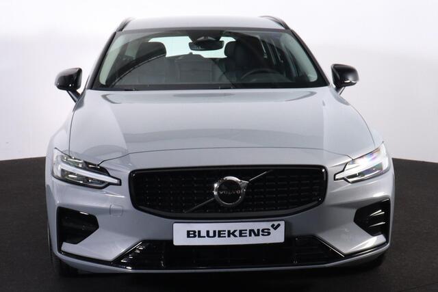 Volvo V60 B4 Plus Dark - IntelliSafe Assist & Surround - Verwarmde voorstoelen, stuur & achterbank - Parkeersensoren voor & achter - Elektr. bedienb. voorstoelen met geheugen - Draadloze tel. lader - Elektr. inklapbare trekhaak - 18' LMV