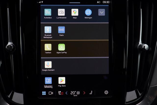 Volvo V60 B4 Plus Dark - IntelliSafe Assist & Surround - Verwarmde voorstoelen, stuur & achterbank - Parkeersensoren voor & achter - Elektr. bedienb. voorstoelen met geheugen - Draadloze tel. lader - Elektr. inklapbare trekhaak - 18' LMV