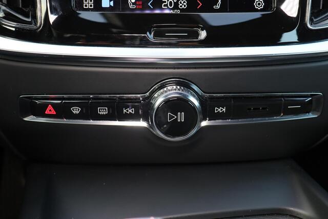 Volvo V60 B3 Plus Dark - IntelliSafe Assist - 360º Camera - Harman/Kardon audio - Adaptieve LED koplampen - Verwarmde voorstoelen, stuur & achterbank - Parkeersensoren voor & achter - Elektr. bedienb. voorstoelen met geheugen - Draadloze tel. lader - Standkachel - 