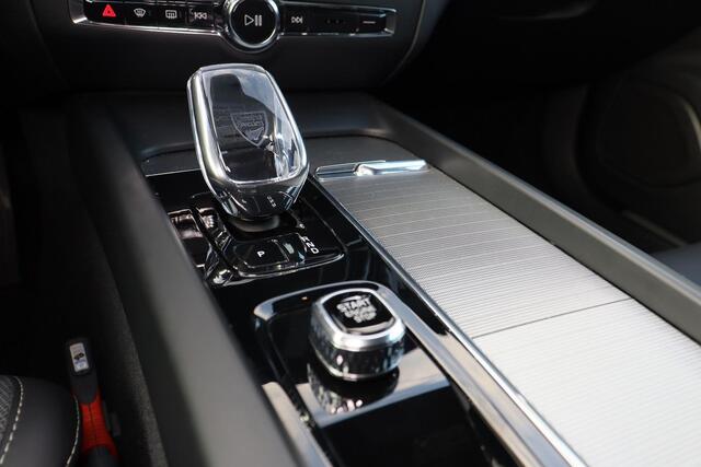 Volvo V60 B3 Plus Dark - IntelliSafe Assist - 360º Camera - Harman/Kardon audio - Adaptieve LED koplampen - Verwarmde voorstoelen, stuur & achterbank - Parkeersensoren voor & achter - Elektr. bedienb. voorstoelen met geheugen - Draadloze tel. lader - Standkachel - 
