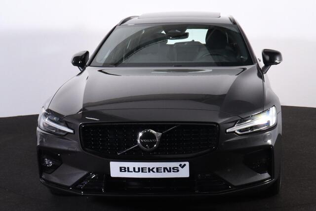 Volvo V60 B3 Plus Dark - IntelliSafe Assist - 360° Camera - Harman/Kardon audio - Adaptieve LED koplampen - Verwarmde voorstoelen, stuur & achterbank - Parkeersensoren voor & achter - Standkachel - Elektr. inklapbare trekhaak - 18' LMV