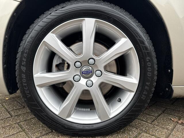 Volvo V60 1.5 T3 Polar+ / Blis / glazen schuif-/kanteldak / Verwarmbaar stuurwiel /