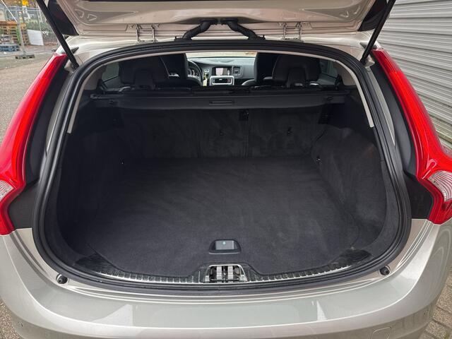 Volvo V60 1.5 T3 Polar+ / Blis / glazen schuif-/kanteldak / Verwarmbaar stuurwiel /