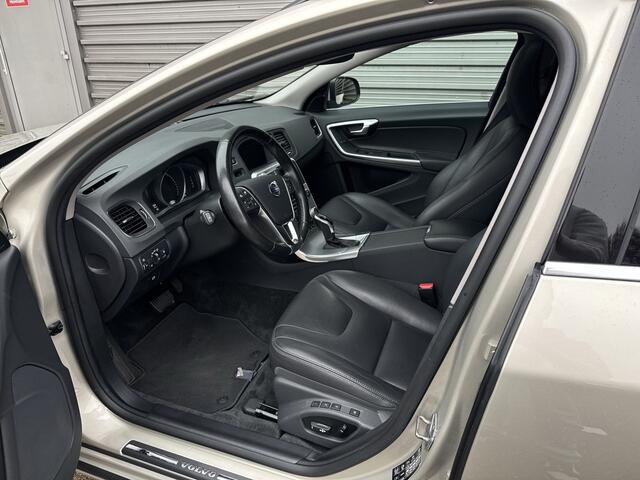 Volvo V60 1.5 T3 Polar+ / Blis / glazen schuif-/kanteldak / Verwarmbaar stuurwiel /
