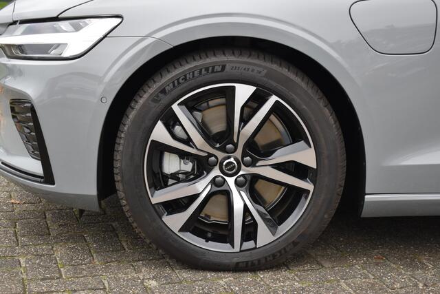 Volvo V60 T6 350PK Automaat Recharge AWD Plus Dark | ACC | H&K | Blis | 360 Camera | Stuurverwarming | Leder | 18" LMV | Apple carplay