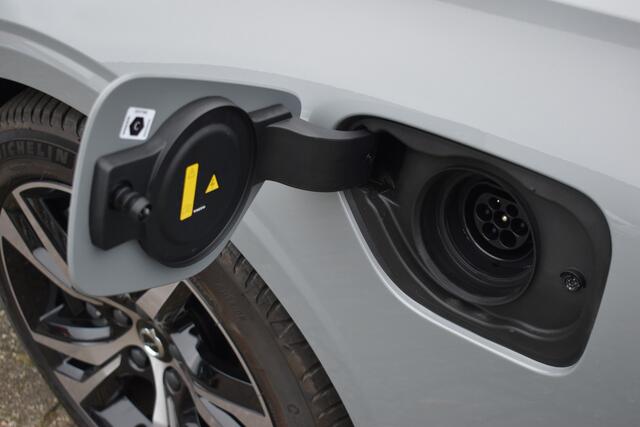 Volvo V60 T6 350PK Automaat Recharge AWD Plus Dark | ACC | H&K | Blis | 360 Camera | Stuurverwarming | Leder | 18" LMV | Apple carplay