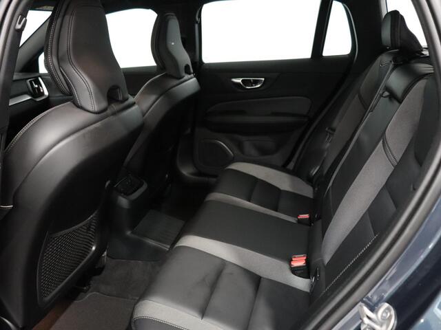 Volvo V60 T6 AWD Plug-in hybrid AWD Plus Dark / Trekhaak / Pano. dak / Harman Kardon / Achter- voor- en stuurverwarming / Leer / 360 camera /
