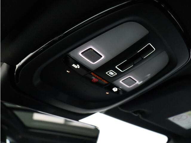 Volvo V60 T6 AWD Plug-in hybrid AWD Plus Dark / Trekhaak / Pano. dak / Harman Kardon / Achter- voor- en stuurverwarming / Leer / 360 camera /