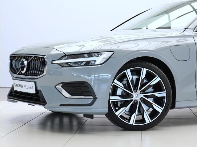 Volvo V60 T6 350PK Recharge AWD Core Bright / Trekhaak / Exterior Styling Pack / 20" / BLIS / Adaptive Cruise / Stoel + Stuurwielverwarming / Keyless /