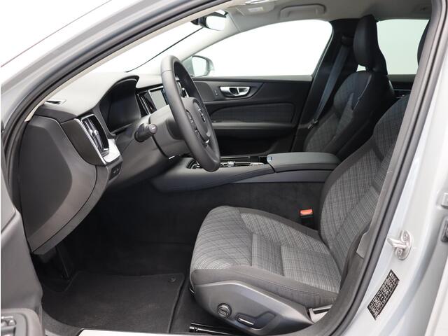 Volvo V60 T6 350PK Recharge AWD Core Bright / Trekhaak / Exterior Styling Pack / 20" / BLIS / Adaptive Cruise / Stoel + Stuurwielverwarming / Keyless /