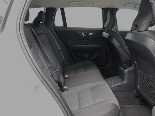 Volvo V60 T6 350PK Recharge AWD Core Bright / Trekhaak / Exterior Styling Pack / 20" / BLIS / Adaptive Cruise / Stoel + Stuurwielverwarming / Keyless /