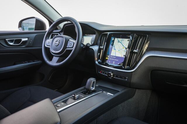 Volvo V60 2.0 B3 Momentum Advantage Camera/ Stoel-stuurverwarming/ Carplay/ Dab/ Cruise control/ Navigatie