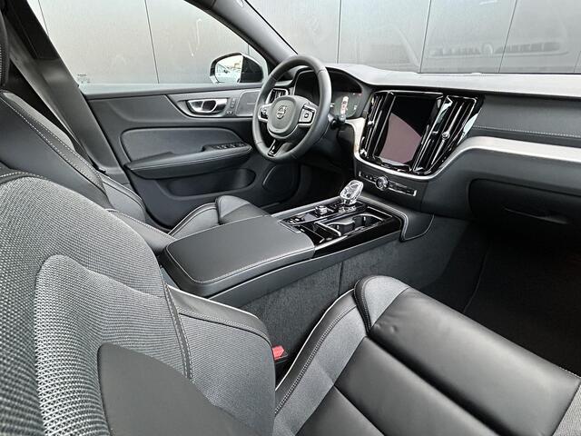 Volvo V60 2.0 T6 Plug-in hybrid AWD Ultra Dark 19 inch 360 camera schuifdak harman kardon nappa leder intellisafe