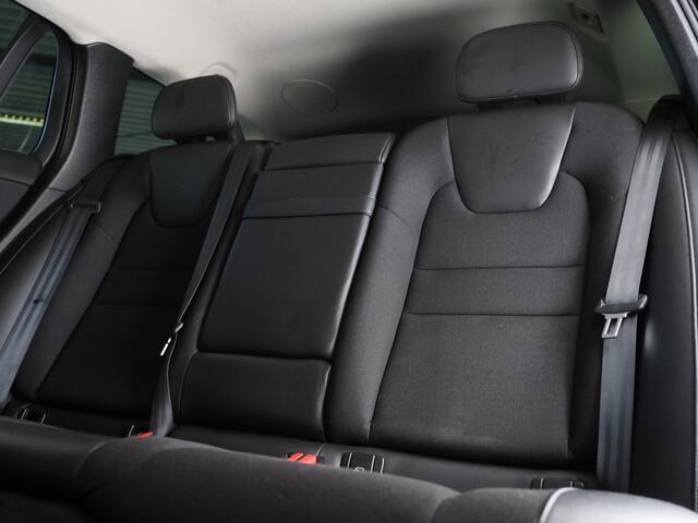 Volvo V60 2.0 B3 Business Pro | achteruitrijcamera | Parkeersensor Voor en Achter | Cruise Control | Apple CarPlay/Andriod Auto | DAB | LED | Keyless Entry/Start | Verwarmde Voorruit |