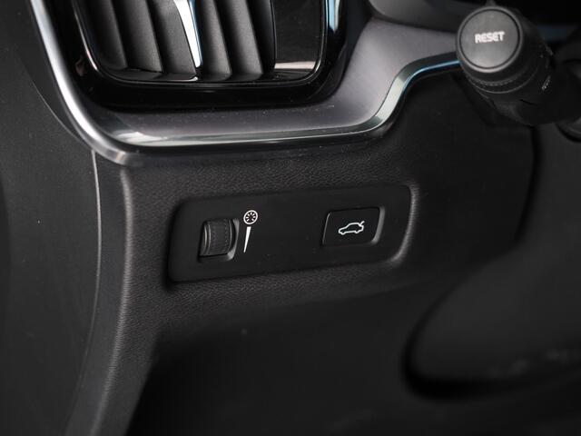 Volvo V60 2.0 B3 Business Pro | achteruitrijcamera | Parkeersensor Voor en Achter | Cruise Control | Apple CarPlay/Andriod Auto | DAB | LED | Keyless Entry/Start | Verwarmde Voorruit |