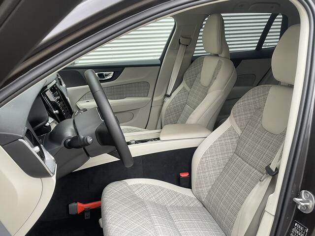 Volvo V60 B3 Aut. Core | Parkeercamera | Stoel- en stuurverwarming | Keyless