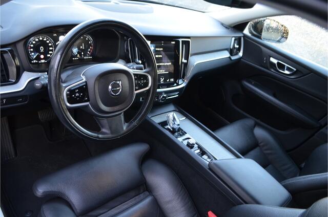 Volvo V60 2.0 B4 Inscription Pilot Assist | Memory stoel | Trekhaak elektr | Stuur + stoelverwarming + achter | 18'' LMV | Leer | Carplay | Dodehoeksensor Standverwarming