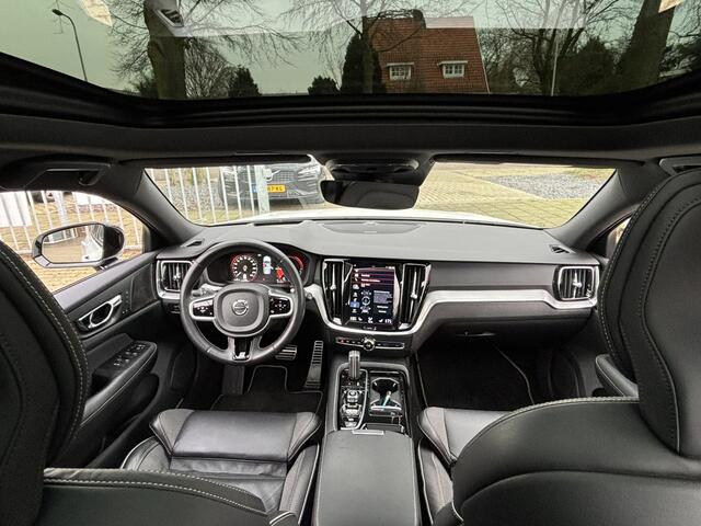 Volvo V60 T8 AWD R-Design Head-Up Pano Keyless 360 Harman Kardon