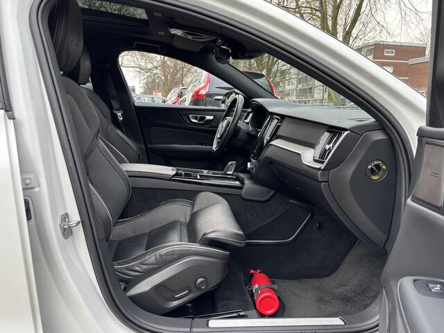 Volvo V60 T8 AWD R-Design Head-Up Pano Keyless 360 Harman Kardon