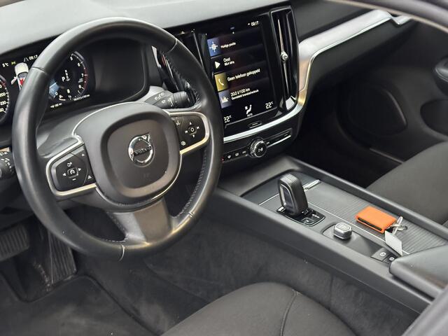 Volvo V60 2.0 B3 Momentum / NL Auto / Wegklapbare Trekhaak / Android Auto/ Apple Carplay /