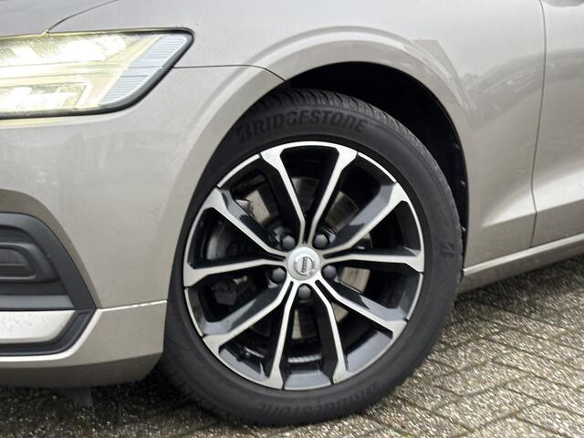 Volvo V60 2.0 B3 Momentum / NL Auto / Wegklapbare Trekhaak / Android Auto/ Apple Carplay /